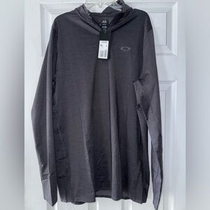 Brand new with tags Oakley golf dark grey quarter zip. Never worn.